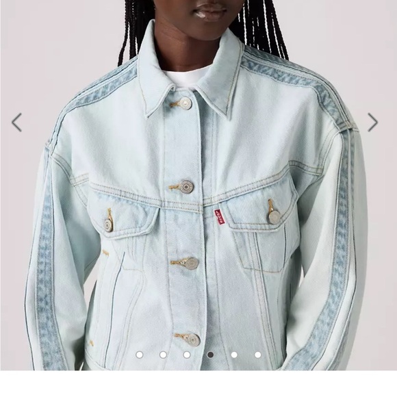 Levi's Jackets & Blazers - Levi's Women's Two-Tone Blue Jean Jacket XL
